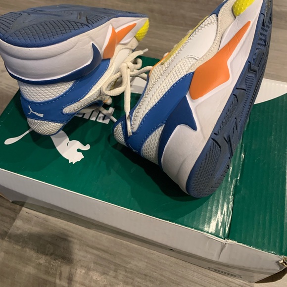 Kids size 12 gently used puma sneakers - Picture 2 of 5